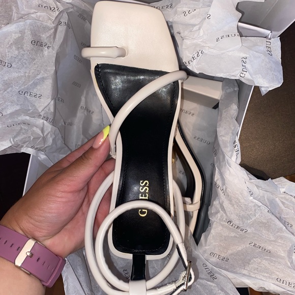 GUESS Aubrea sandal heels. - Picture 5 of 7